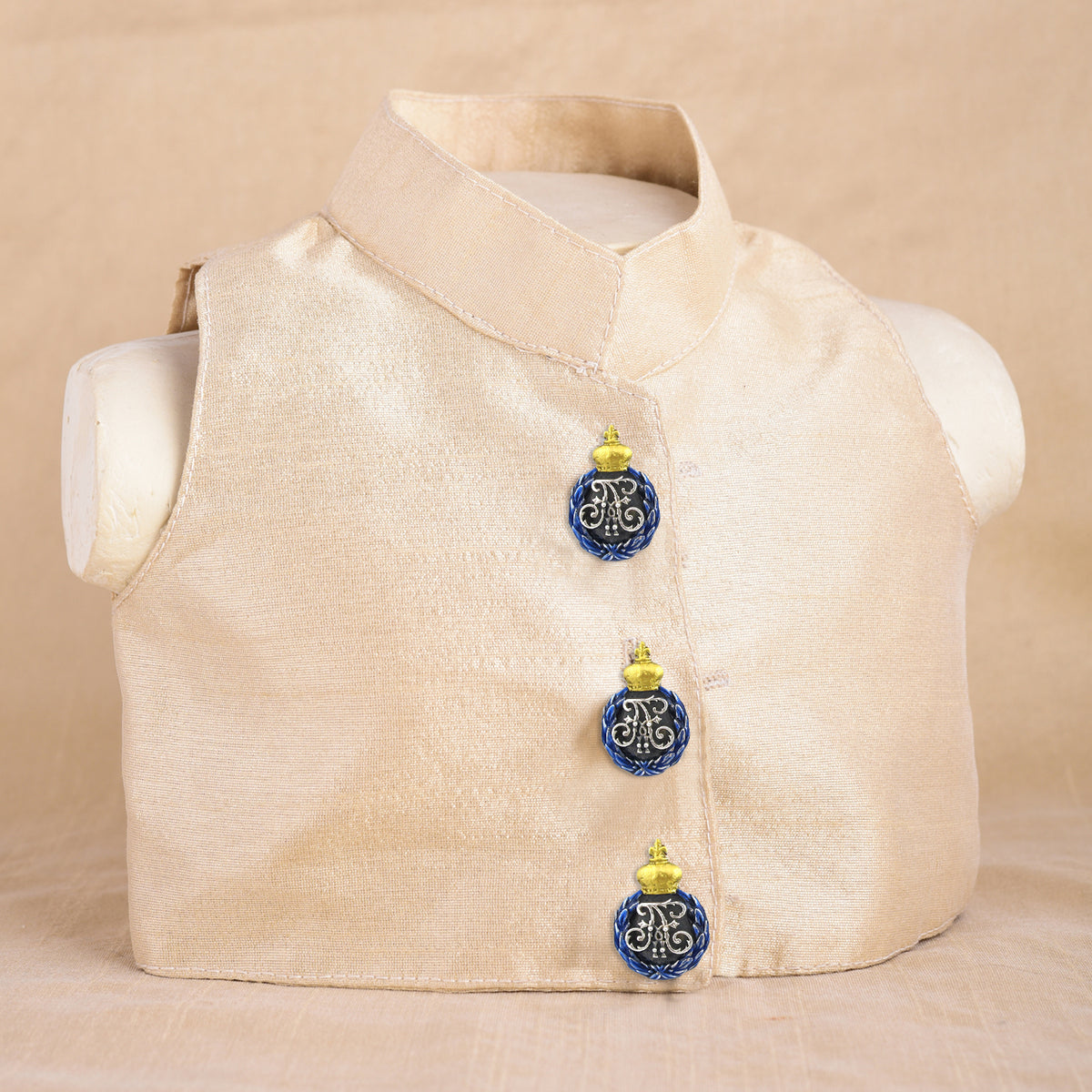 THE ROYAL CREST BUTTONS