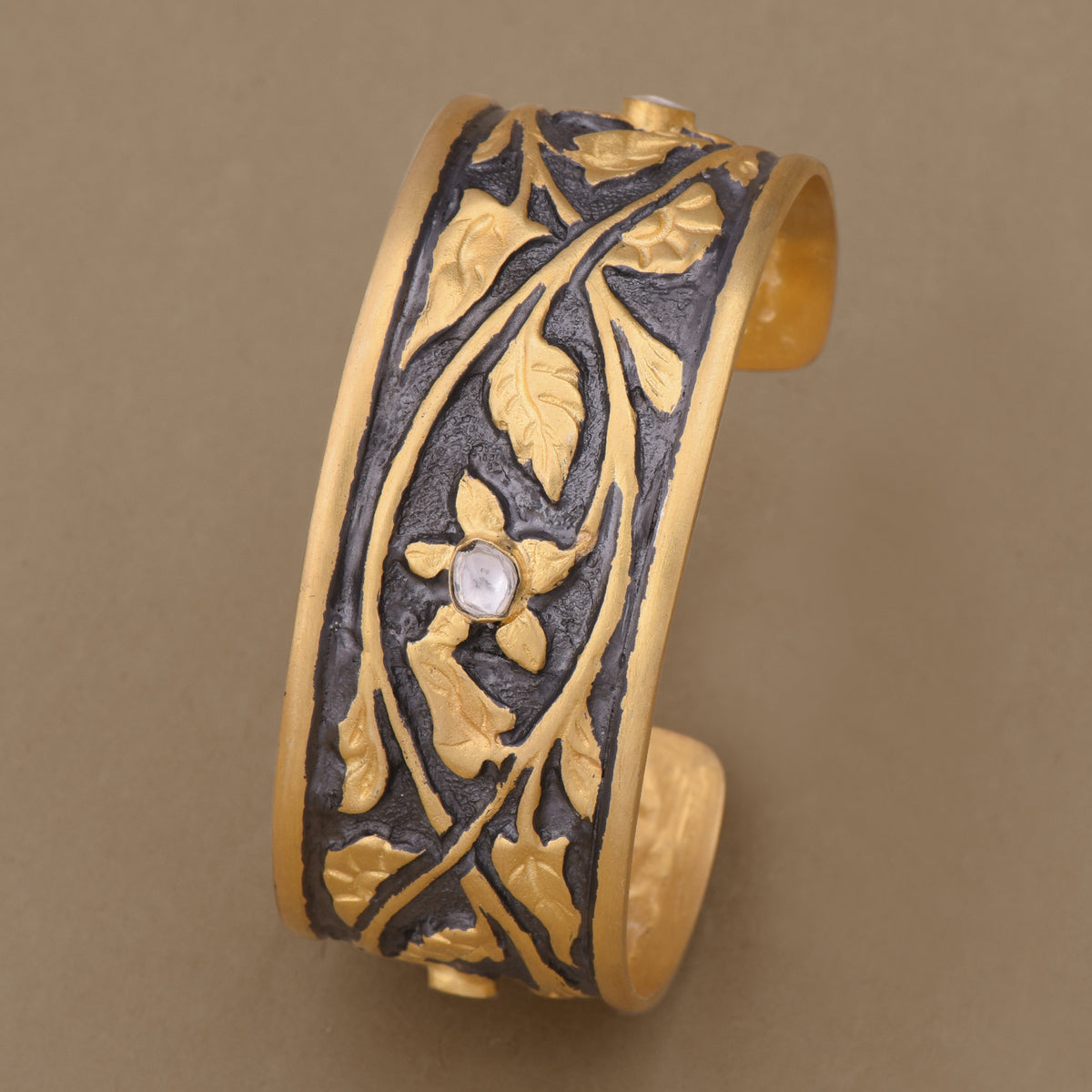 ORGANIC TWO-TONE FLORAL CUFF