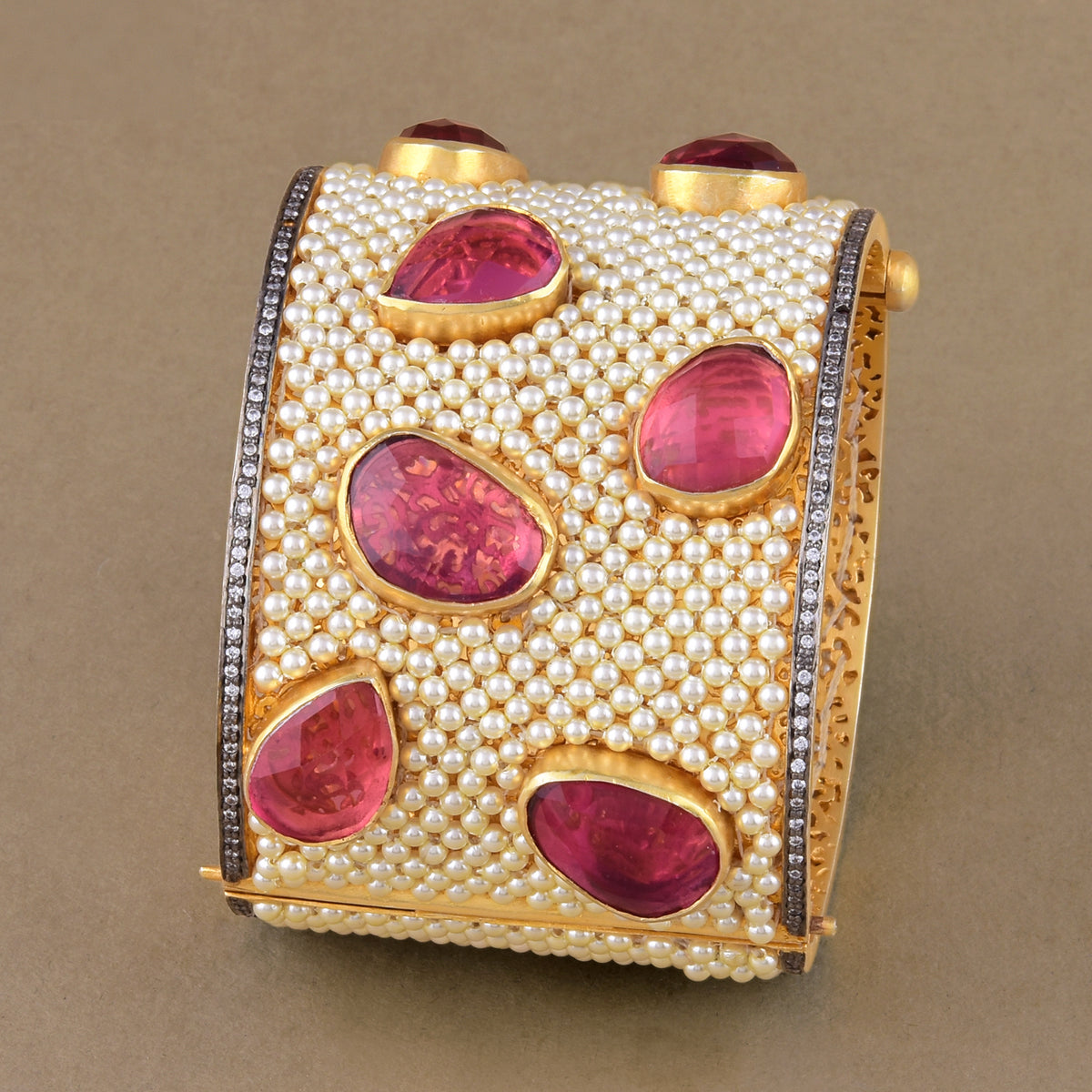 PEARL CHATAI BANGLE