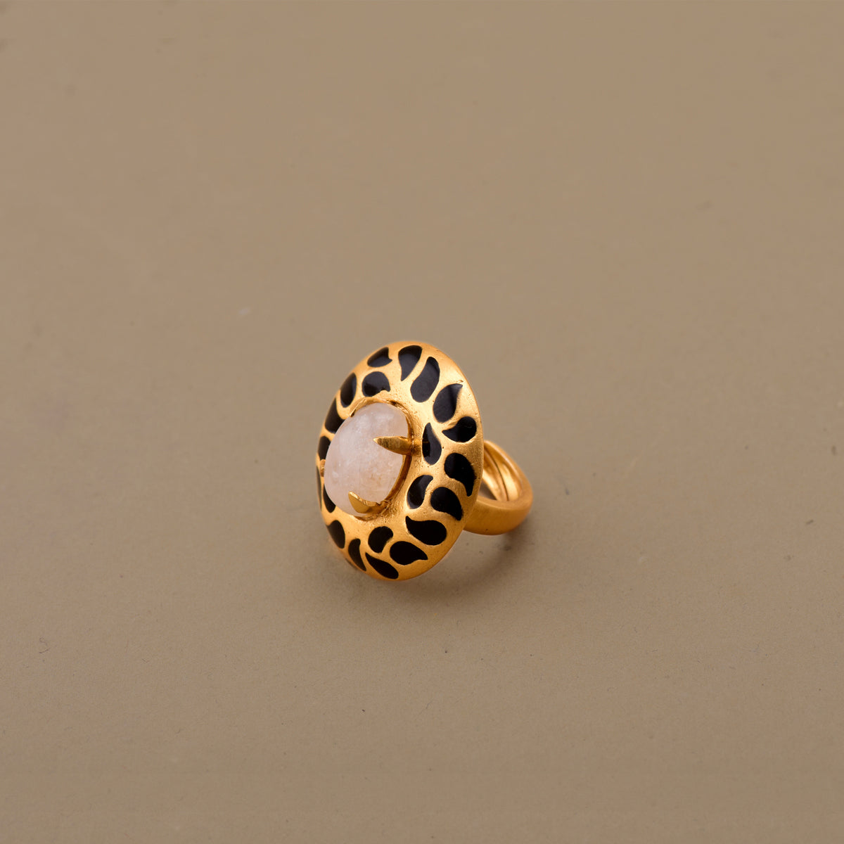 ENAMELLED DISC RING